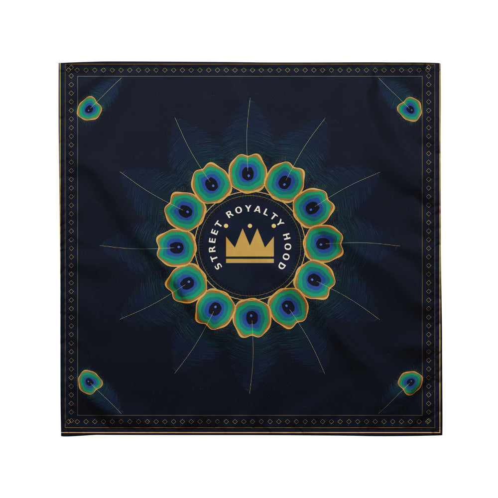 Bandana mandala con rueda de plumas de pavo real y corona SRHOOD sobre fondo noche