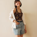 Crop Top Integral Barroco Vino, damasco en oro sobre burdeos, sobre modelo