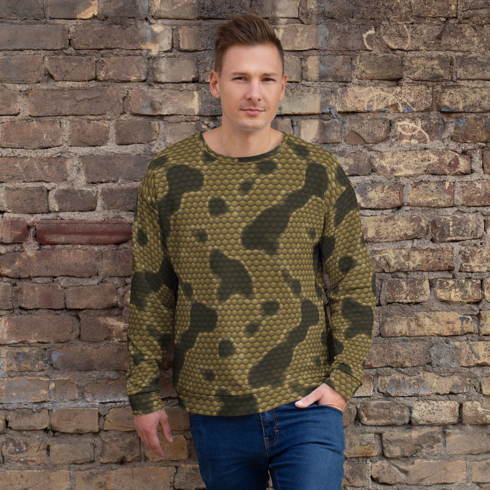 Sudadera Integral Pitón — Piel Real, escamas en oro y oliva, sobre modelo