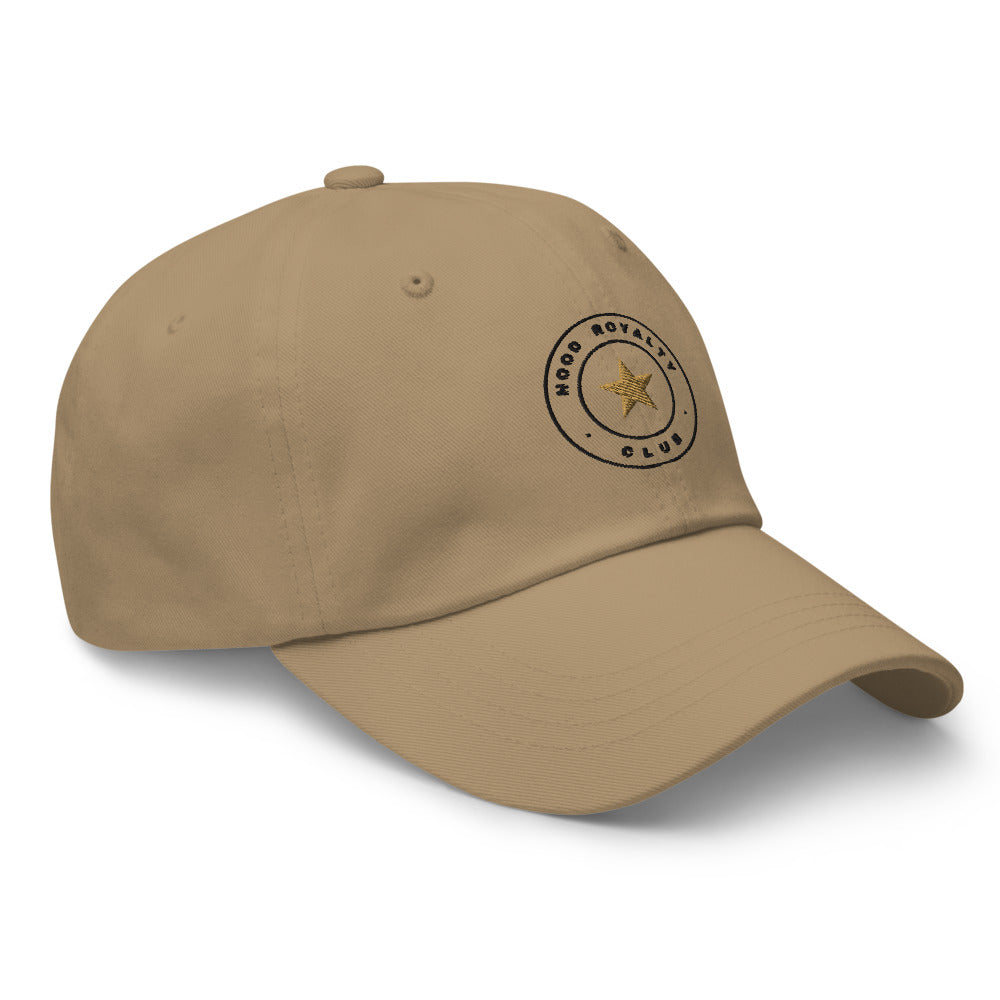 Gorra Sello Club bordada en caqui, vista lateral