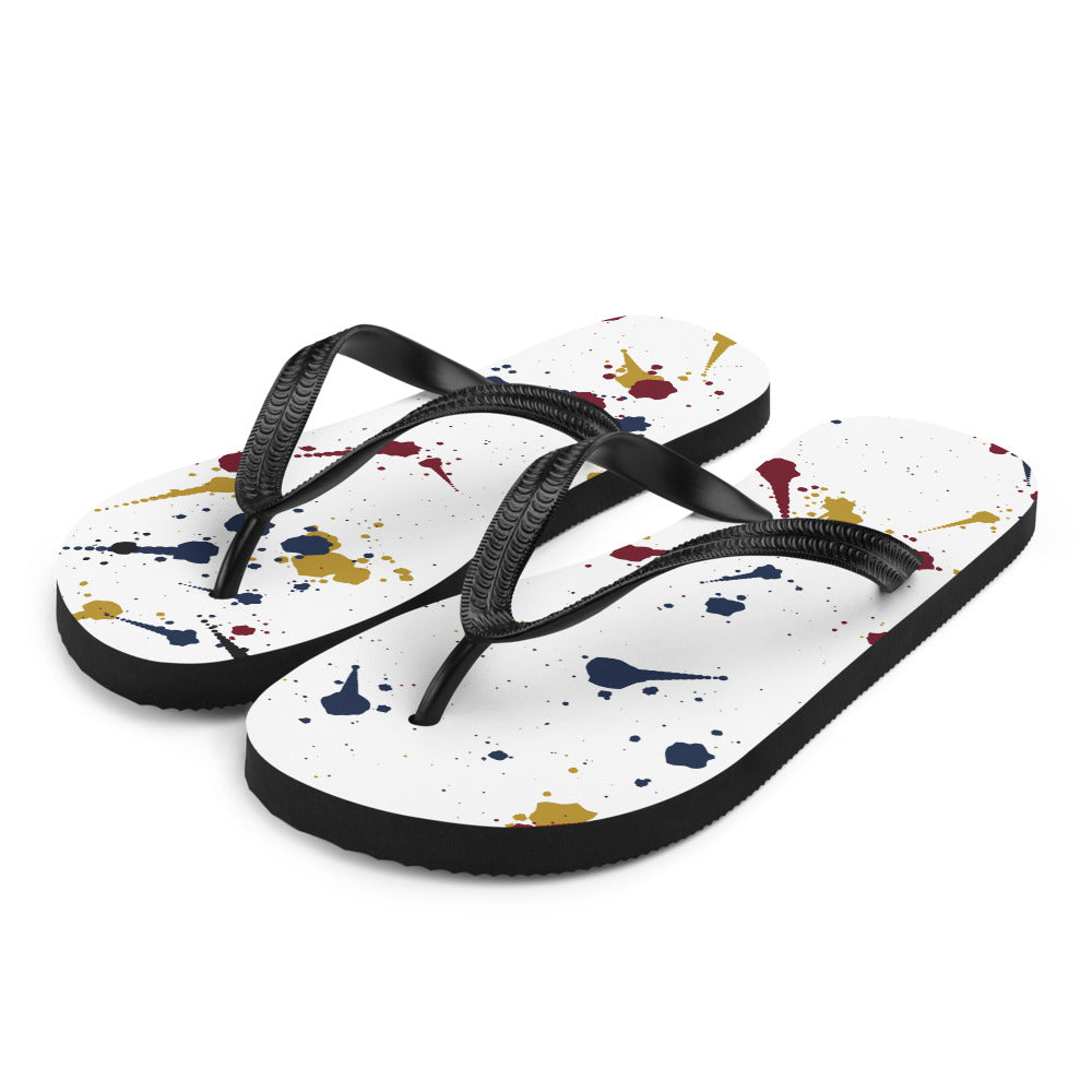 Chanclas blancas con salpicaduras de pintura multicolor