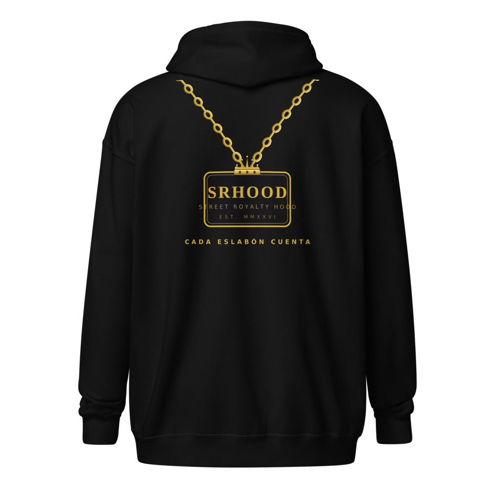 Espalda del zip hoodie negro con placa SRHOOD colgada de cadenas de oro