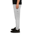 Jogger Street Royalty Corona Arco gris atlético, detalle estampado pierna izquierda