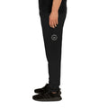 Jogger Street Royalty Sello Circular negro, detalle estampado pierna izquierda