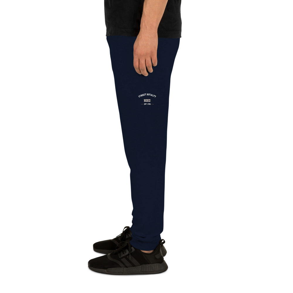 Jogger Street Royalty Arco College navy, detalle estampado pierna izquierda