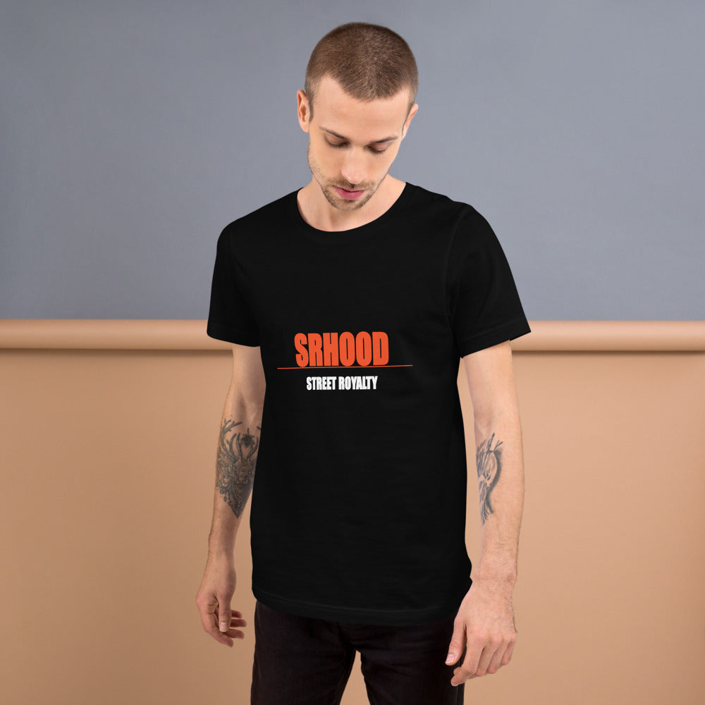 Camiseta Crown — Negro — modelo con tatuajes