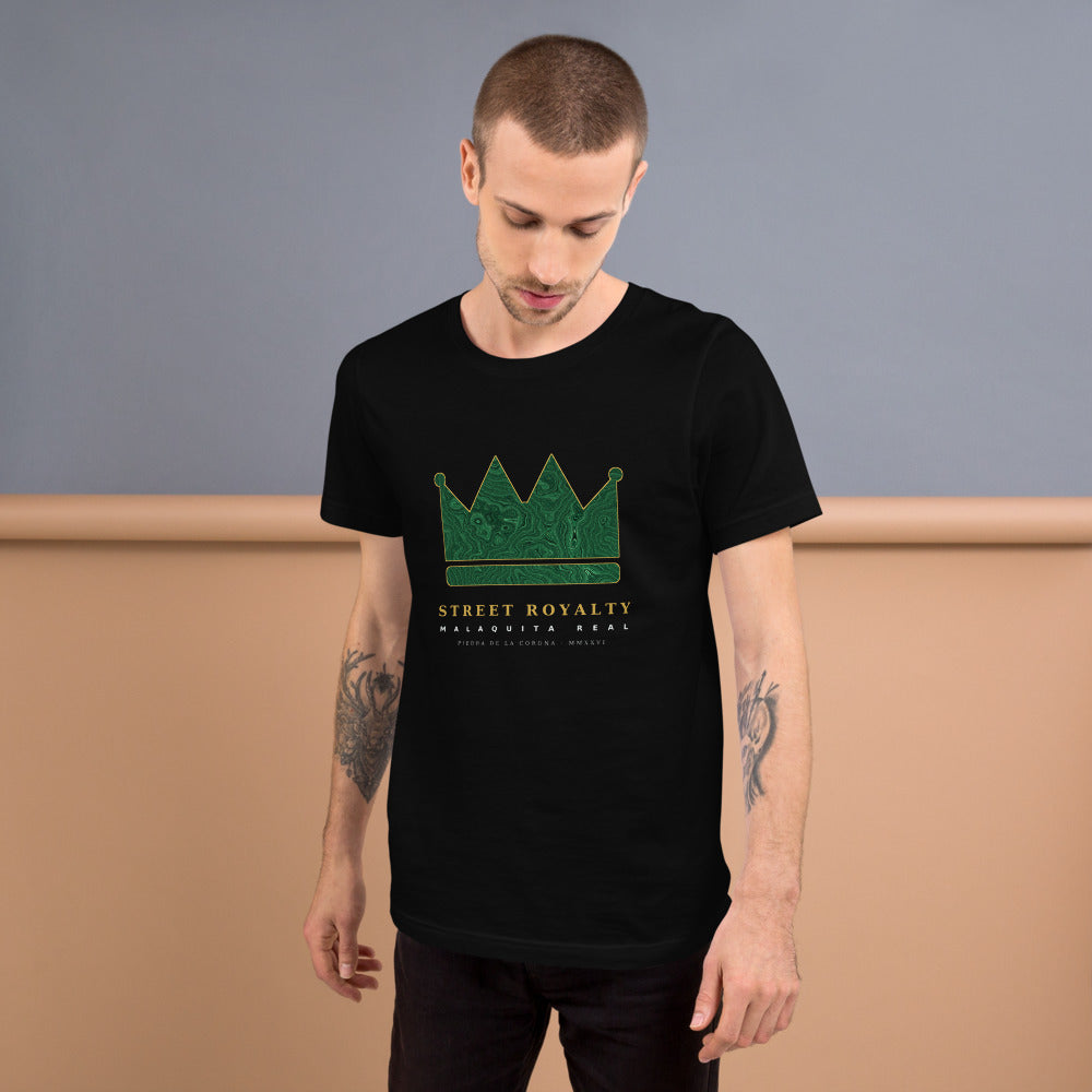 Camiseta Malaquita Real — Negro — modelo con tatuajes