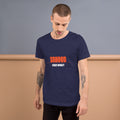 Camiseta Corona — Navy — modelo con tatuajes
