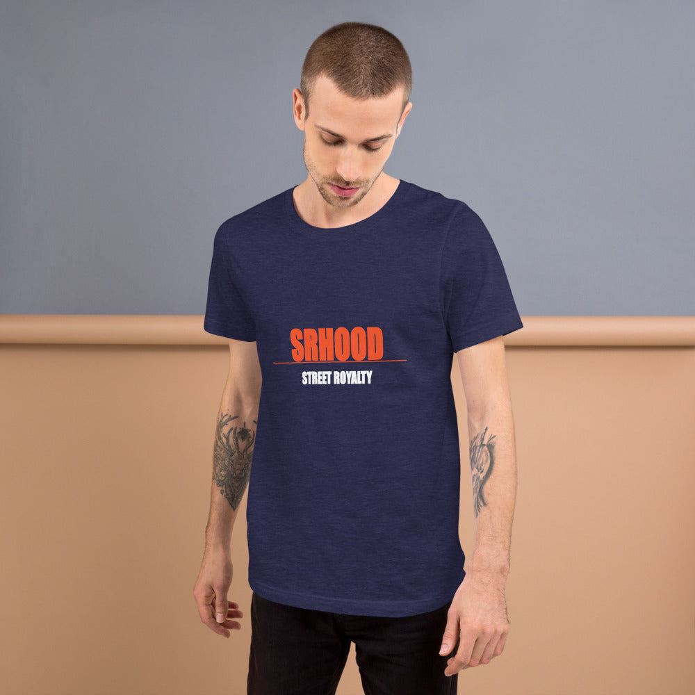 Camiseta Crown — Navy — modelo con tatuajes
