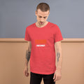 Camiseta Royalty — Rojo — modelo con tatuajes