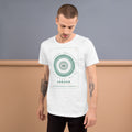 Camiseta Guilloché Gran Rosetón — Blanco — modelo con tatuajes
