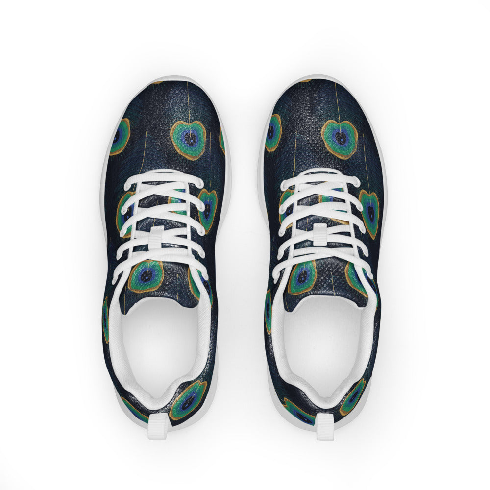 Zapatillas deportivas con patrón de plumas de pavo real sobre fondo noche, vista superior