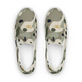 Slip-on Camo mujer salvia — camuflaje suave con coronas doradas